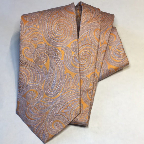 Banana Republic- Orange with light blue large paisley, Italian made silk tie. - Picture 4 of 10